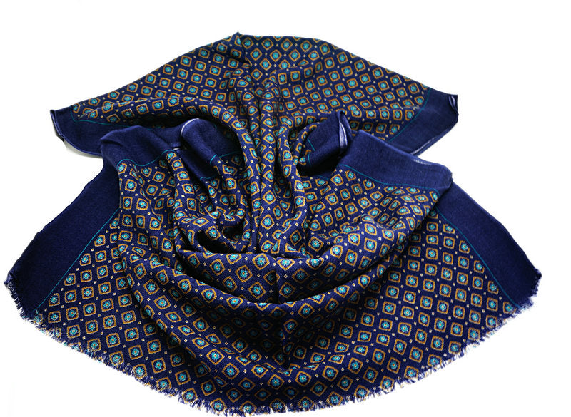 Gentle 100% wool scarf