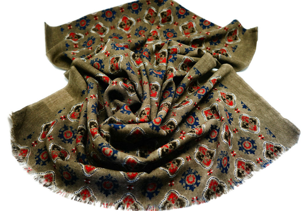 Gentle 100% wool scarf