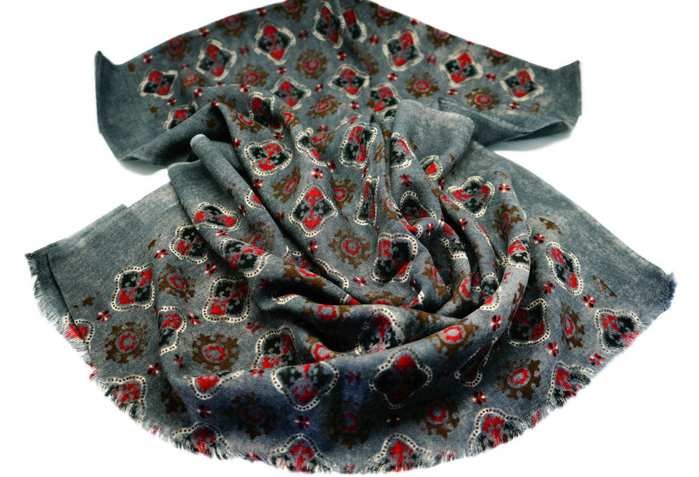 Gentle 100% wool scarf