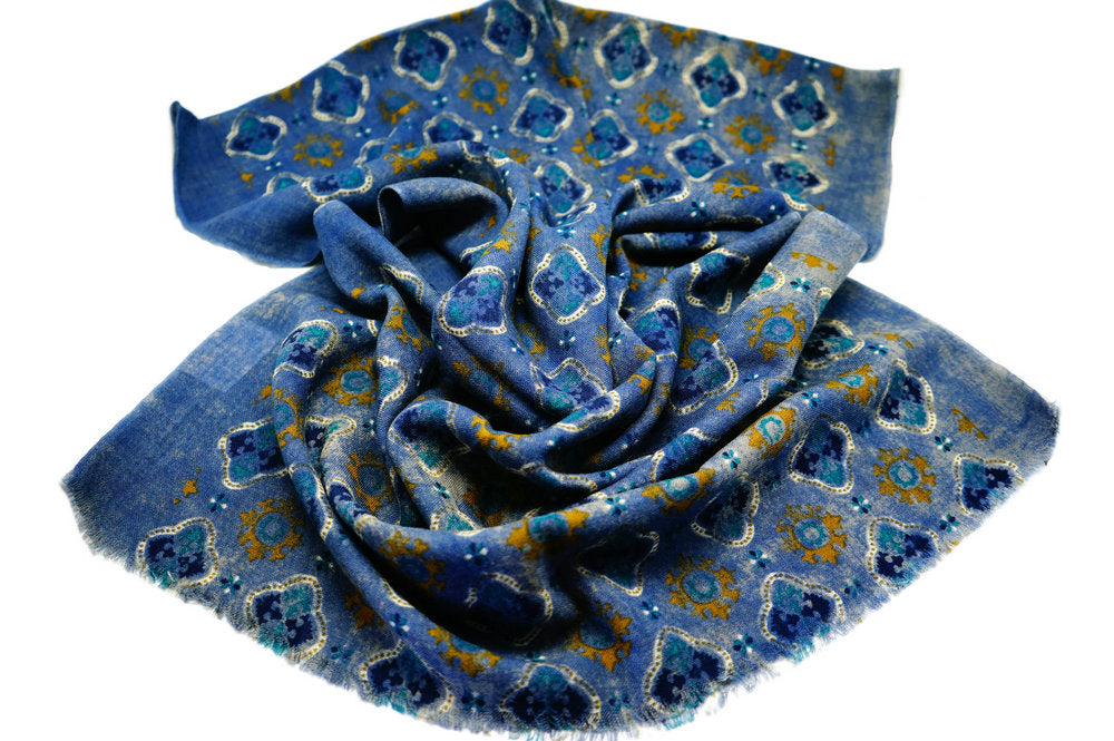 Gentle 100% wool scarf