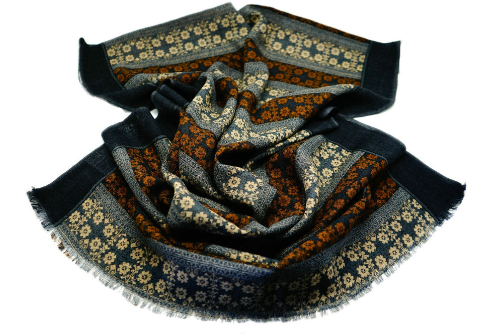 Gentle 100% wool scarf