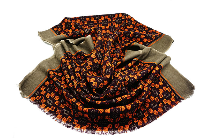 Gentle 100% wool scarf