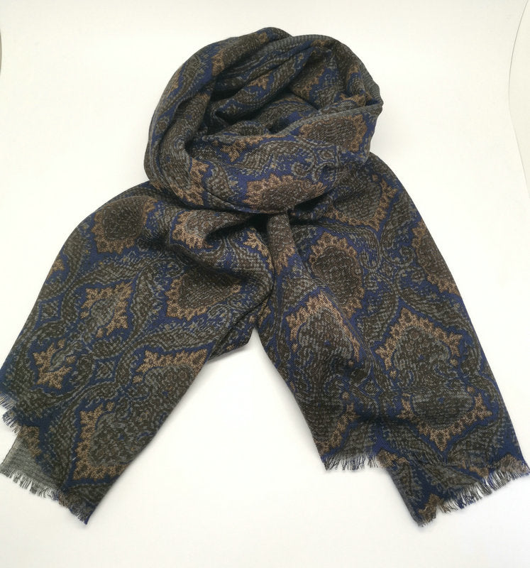 Gentle 100% wool scarf