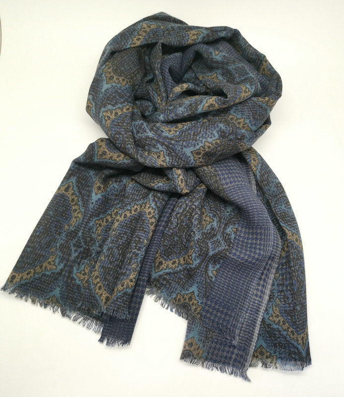 Gentle 100% wool scarf