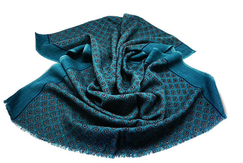Gentle 100% wool scarf