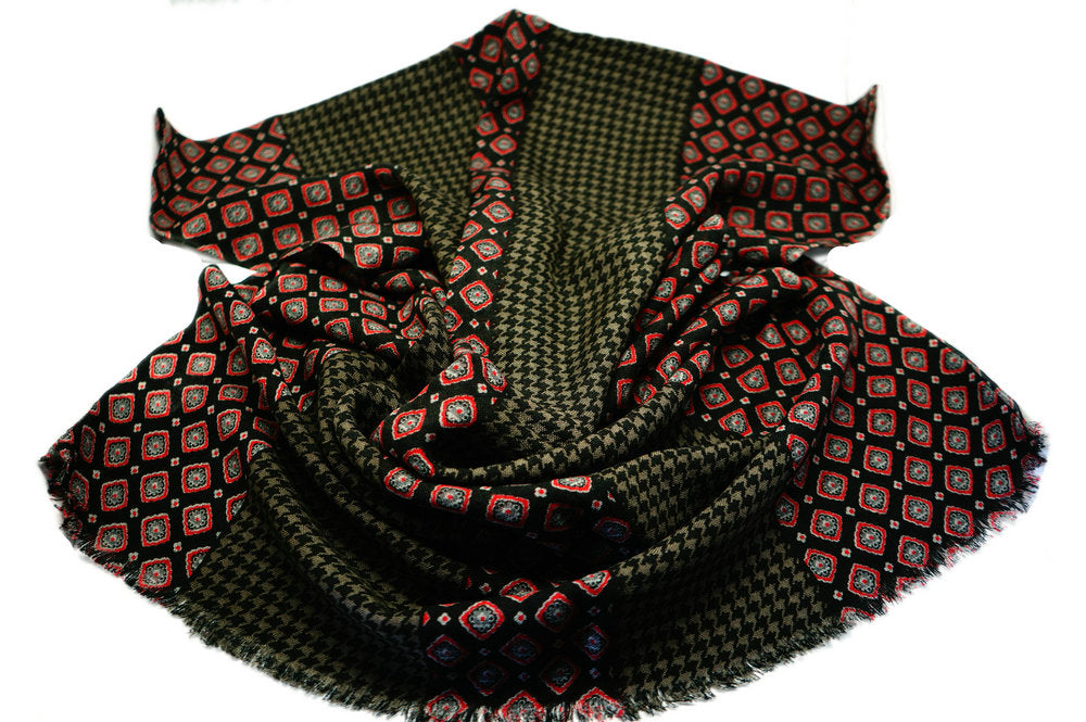 Gentle 100% wool scarf