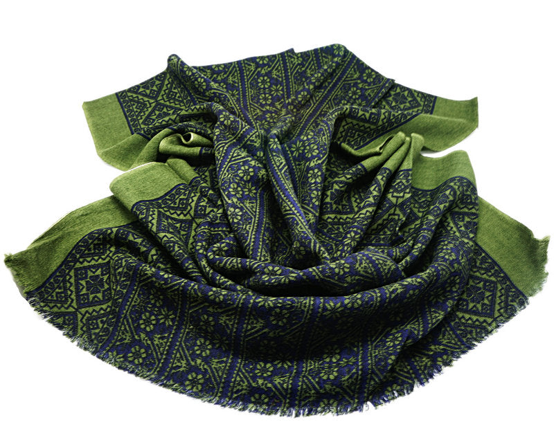 Gentle 100% wool scarf