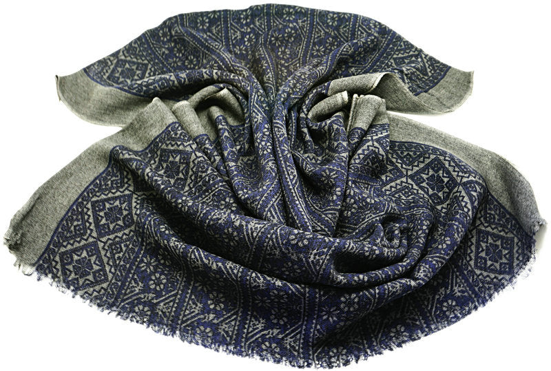 Gentle 100% wool scarf