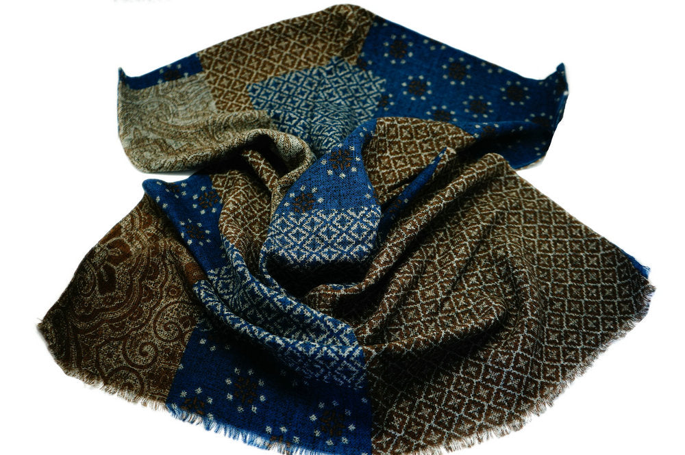 Gentle 100% wool scarf