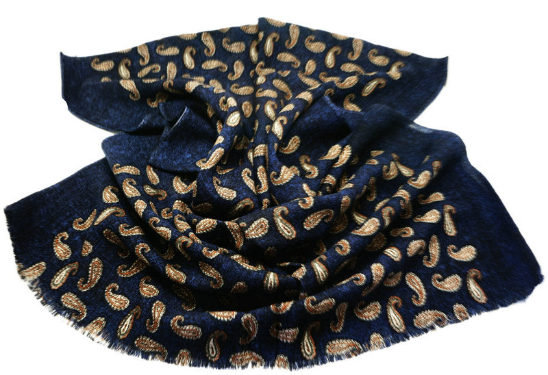 Gentle 100% wool scarf