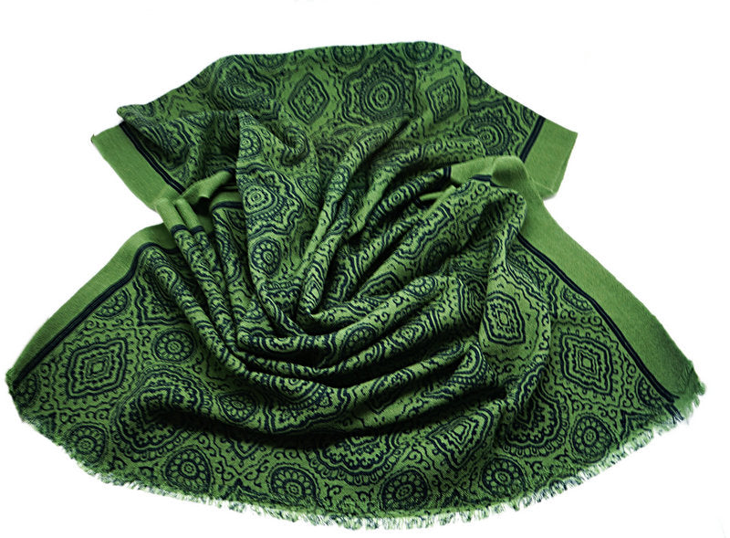 Gentle 100% wool scarf