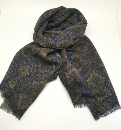 Gentle 100% wool scarf