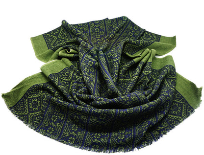 Gentle 100% wool scarf